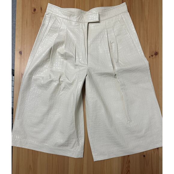 Stella Nova Pants - NWT* Anthropologie Stella Nova Womens Harpa Shorts Size 40 / Large